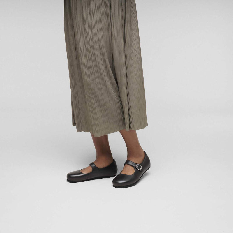 BirkenstockSantaClaritaLeatherRegularBlackLifeStyle