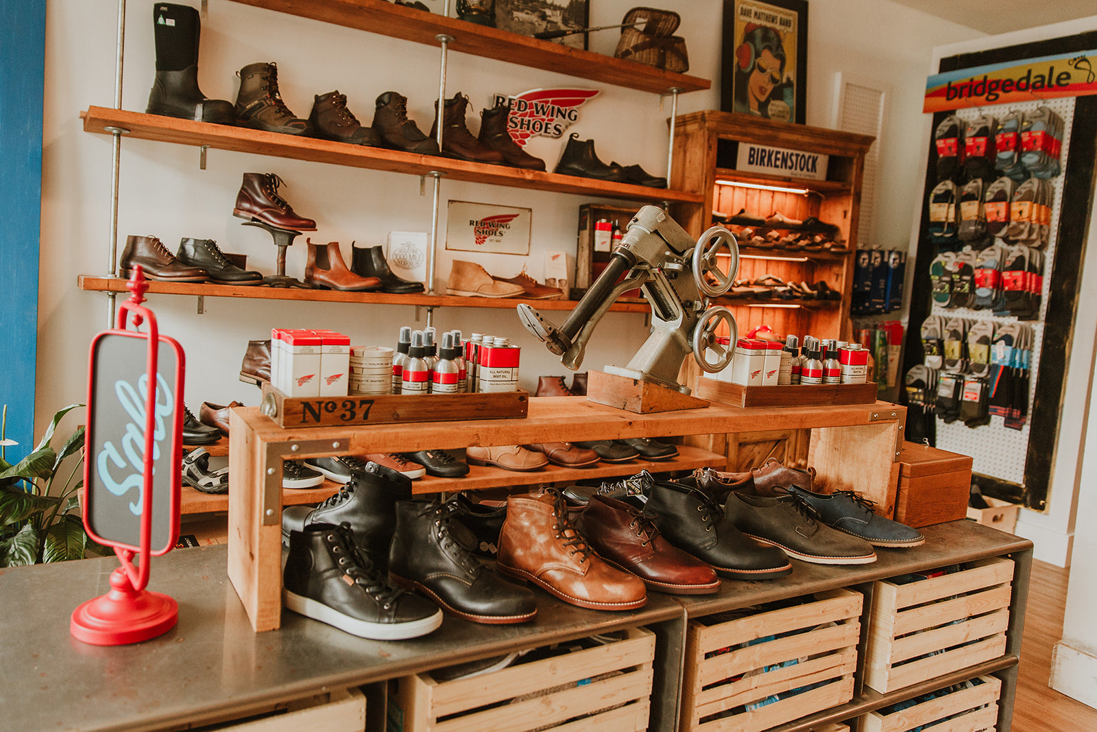 Image of shoes on display at the Kumpfy Shoes store