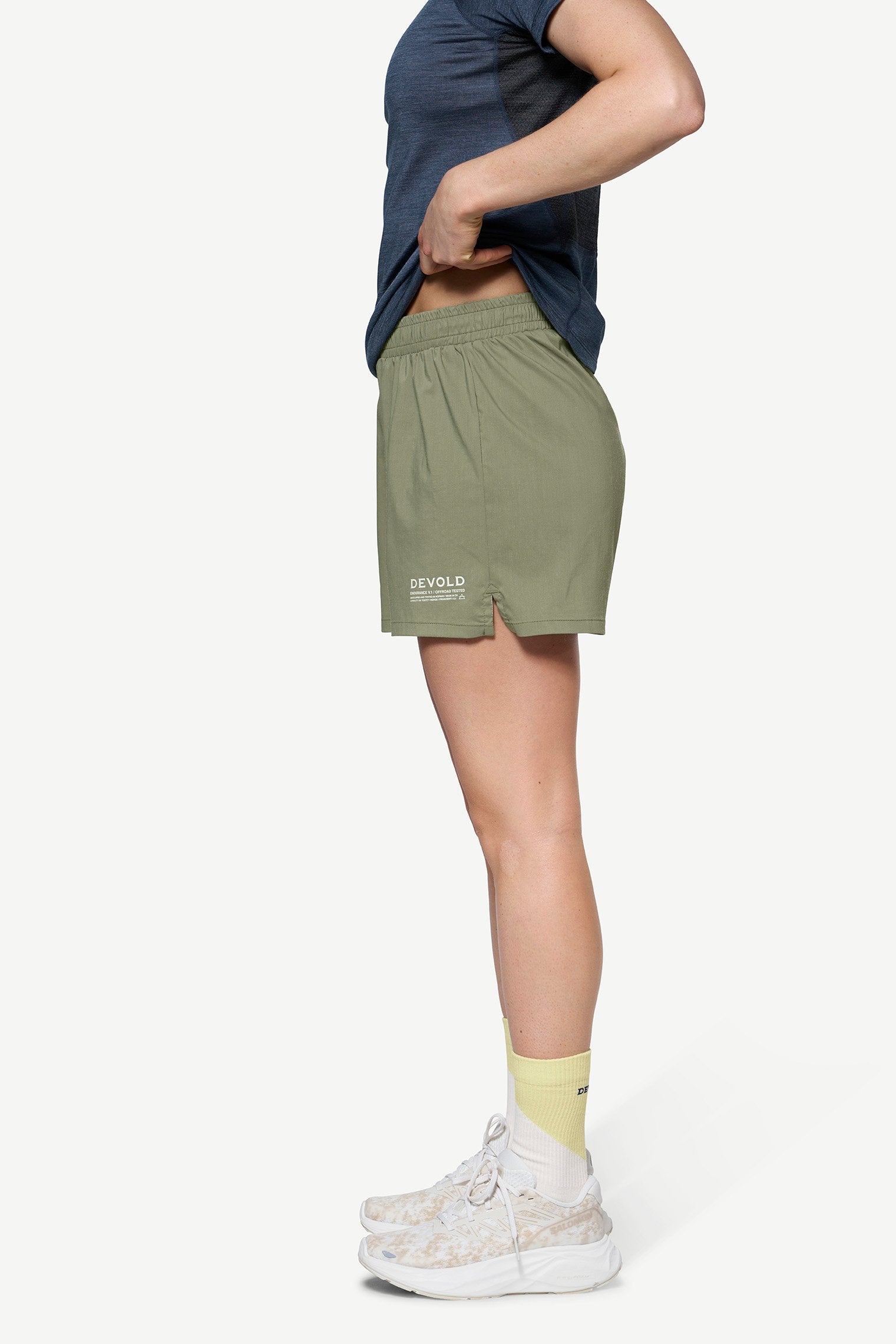 DevoldEnduranceMerinoShortsWmn-Lichen-SSideView
