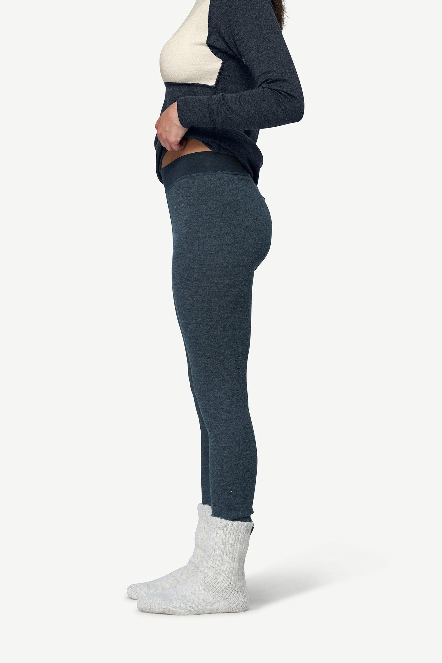 DevoldExpeditionMerinoSilkLongsJr-Ink-12SideView