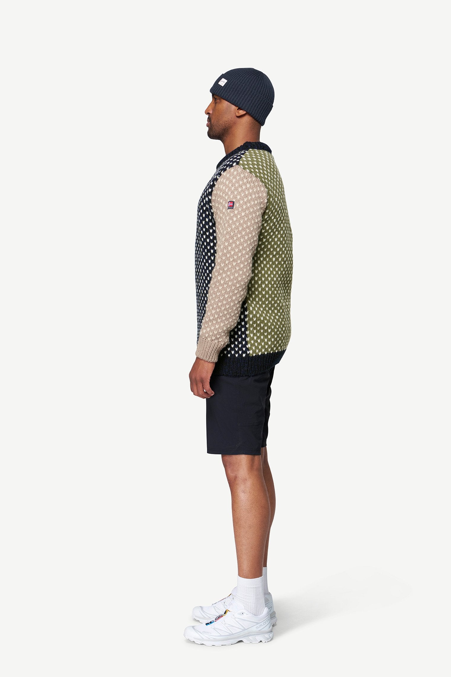 DevoldNordsjoWoolSweater-NavyStoneOlive-LManSideView