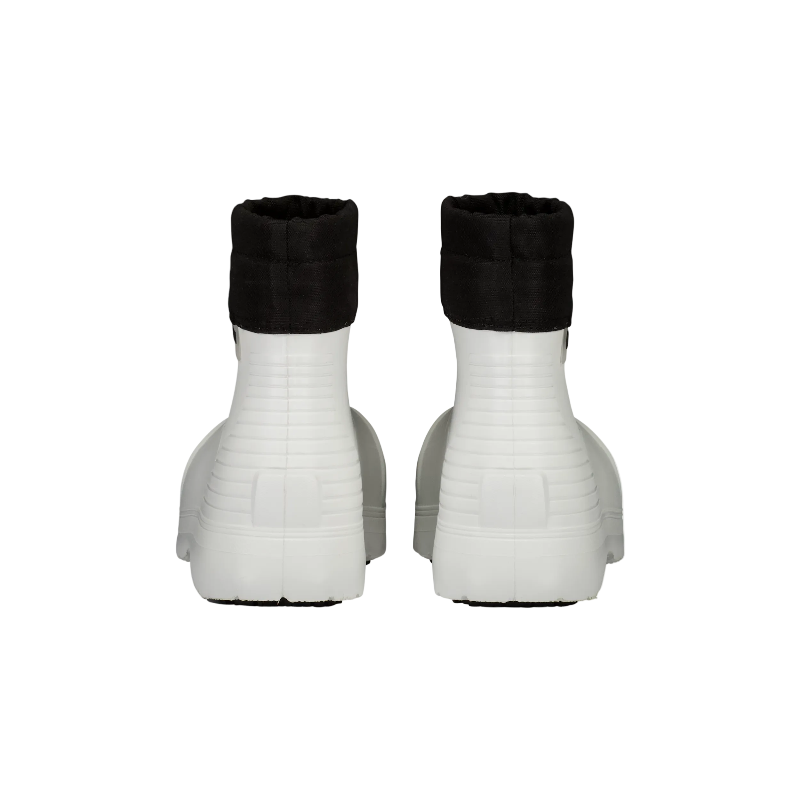 FubukiNiseko3.0LowWhiteBootsPairBackView