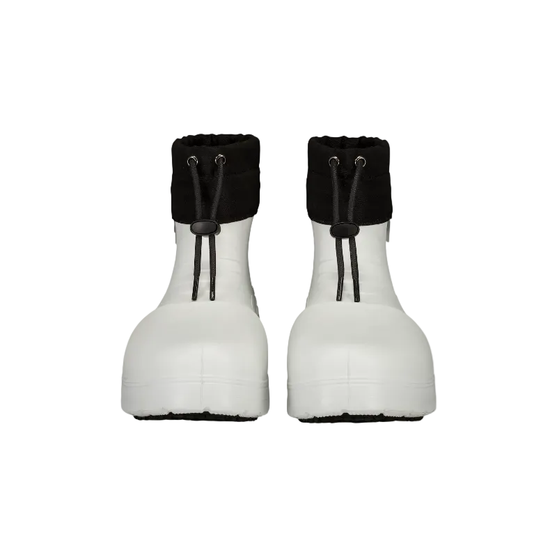 FubukiNiseko3.0LowWhiteBootsPairFrontView