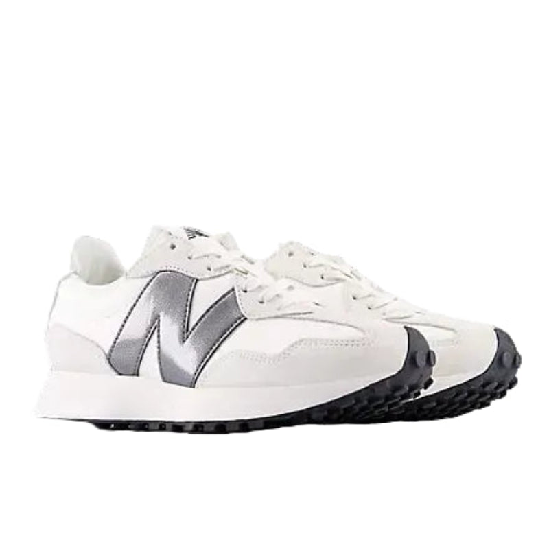 Chill white trail sneakers with rugged soles and mountain-ready vibes, perfect for adventure