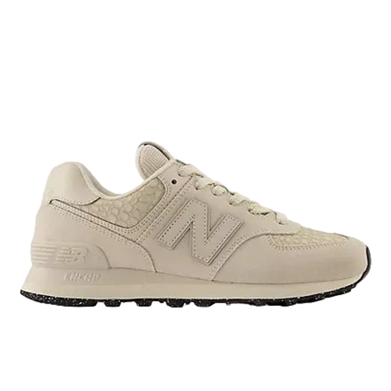Chill off-road in this white sneaker with textured detailing, perfect for mountain adventures.